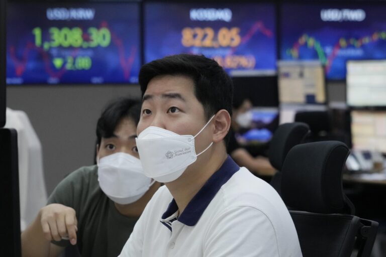 Asian shares rise on optimism on economic data, earnings